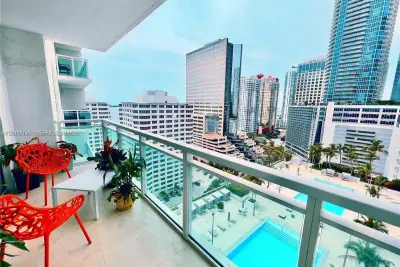 950 Brickell Bay Dr #1807, Miami: photo 1 of 13