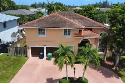 15867 SW 44th St, Miami: photo 1 of 36