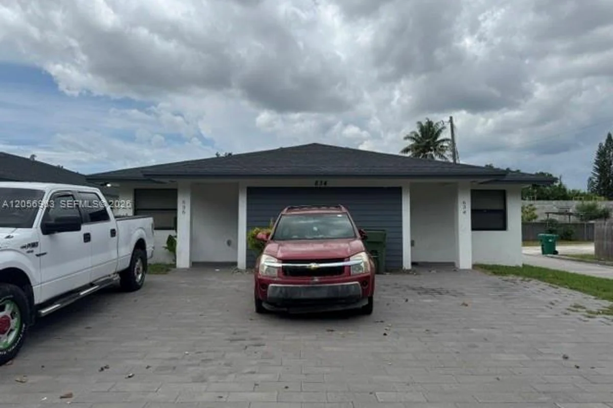 634 NW 12th St, Florida City: photo 1 of 26