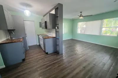 601 N D, Lake Worth Beach: photo 1 of 8