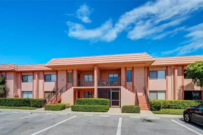 231 Lakeview Dr #103, Weston: photo 1 of 28