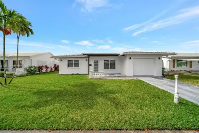 8502 NW 59th St, Tamarac: photo 1 of 26