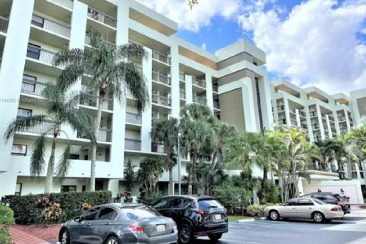 7050 NW 44th St #403, Lauderhill: photo 1 of 20