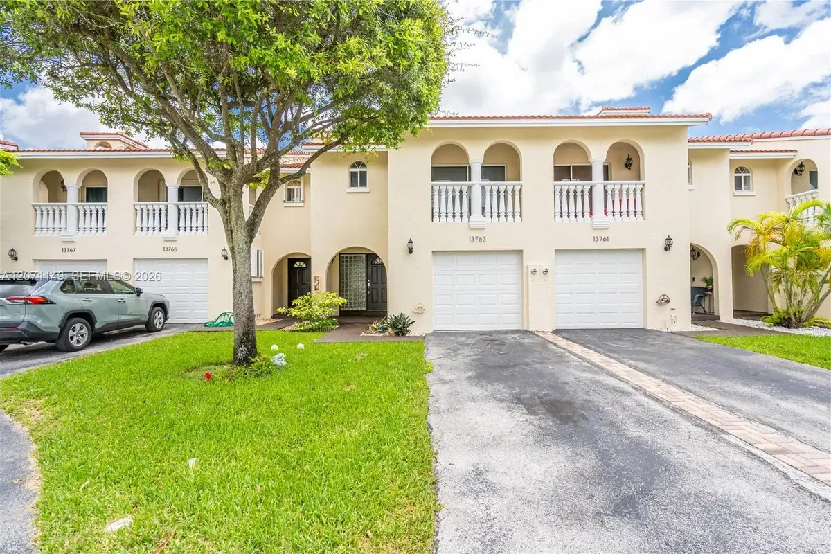 13763 SW 160th St, Miami: photo 1 of 17
