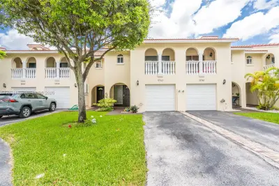 13763 SW 160th St, Miami: photo 1 of 17