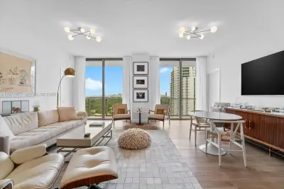 2678 Tigertail Ave #1508, Miami: photo 1 of 20