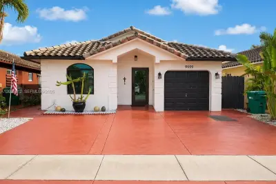 9999 NW 126th Ter, Hialeah Gardens: photo 1 of 11