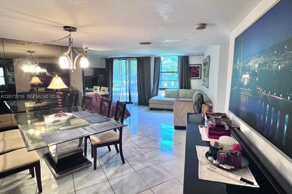 Condo in Aventura: photo 1 of 30