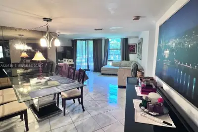 Condo in Aventura: photo 1 of 30