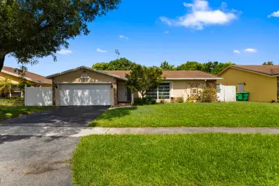 3750 NW 73rd Ave, Lauderhill: photo 1 of 46