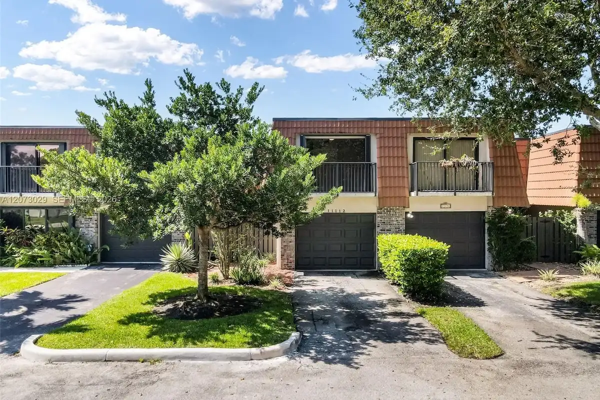 11112 N Harmony Lake Cir, Davie: photo 1 of 54