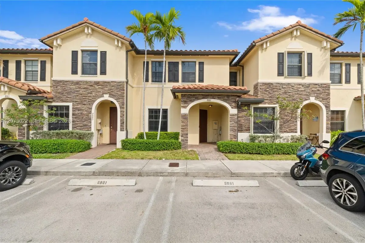 8881 W 35th Ln, Hialeah: photo 1 of 34