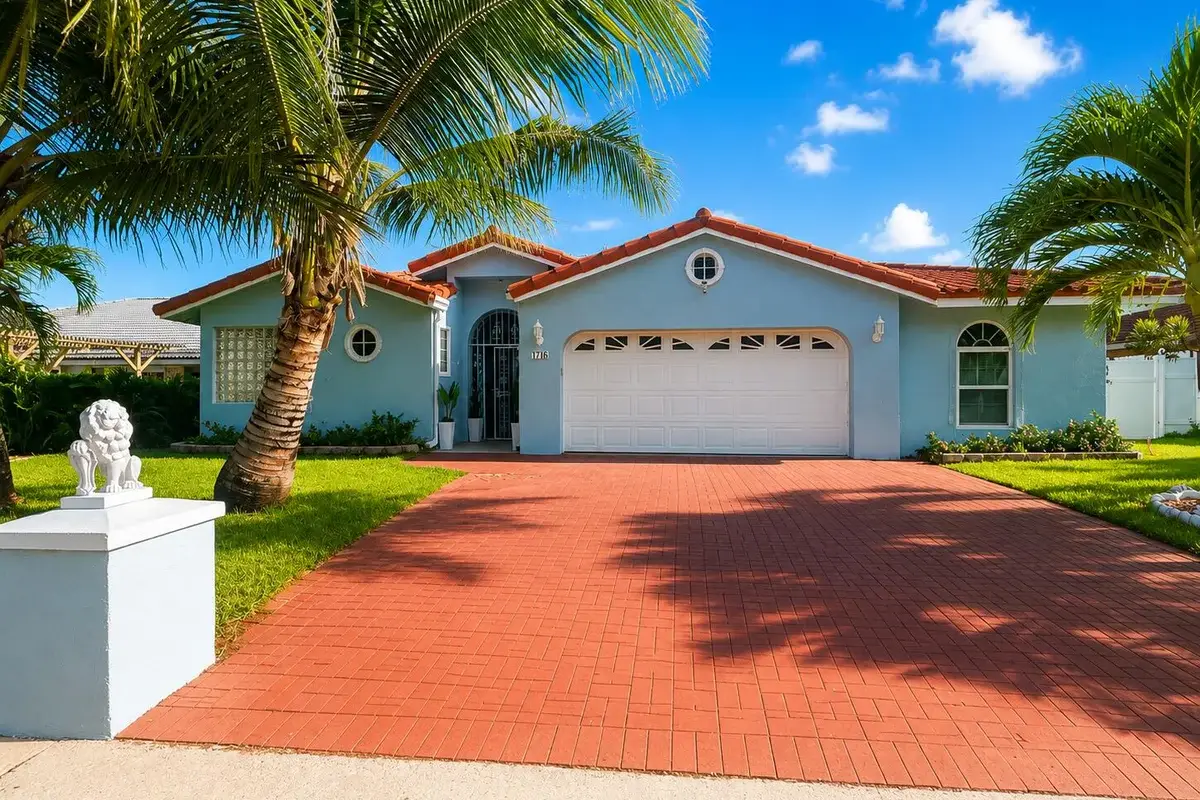 1716 Pierce Dr, Lake Worth Beach: photo 1 of 34