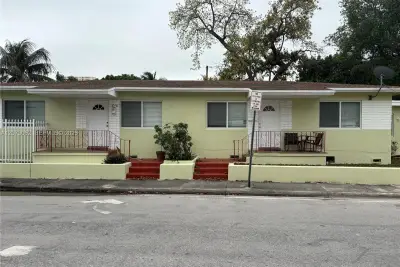 1000 NW 39th St, Miami: photo 1 of 11