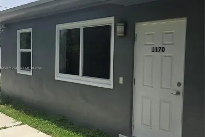 1170 NE 111th St, Miami: photo 1 of 25