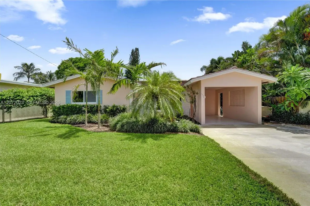 1524 NE 37th St, Oakland Park: photo 1 of 39