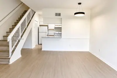 18316 NW 68th Ave #I, Hialeah: photo 1 of 12
