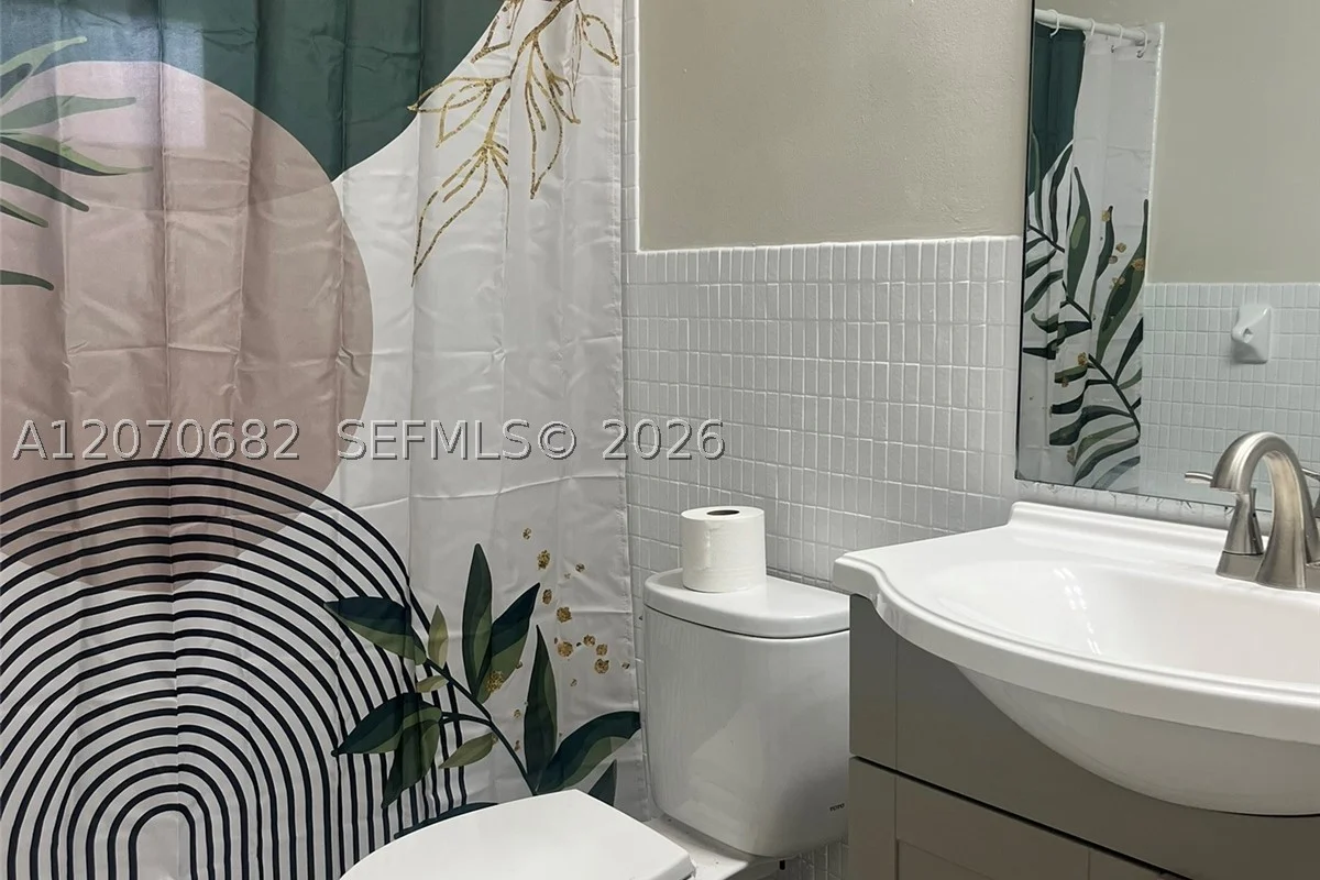 5706-5708 Lincoln St #1-2, Hollywood: photo 1 of 14