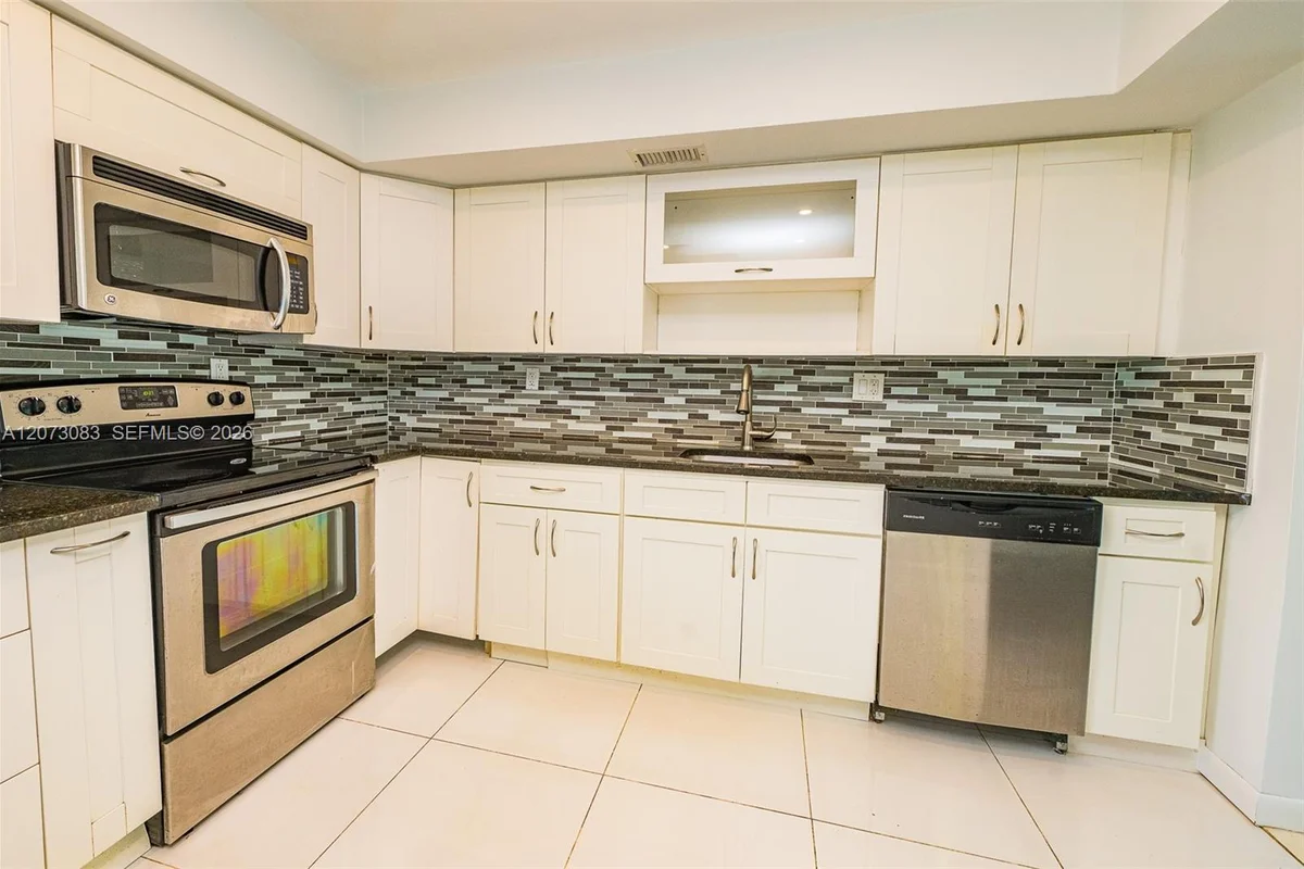 Condo in Boca Raton: photo 1 of 47