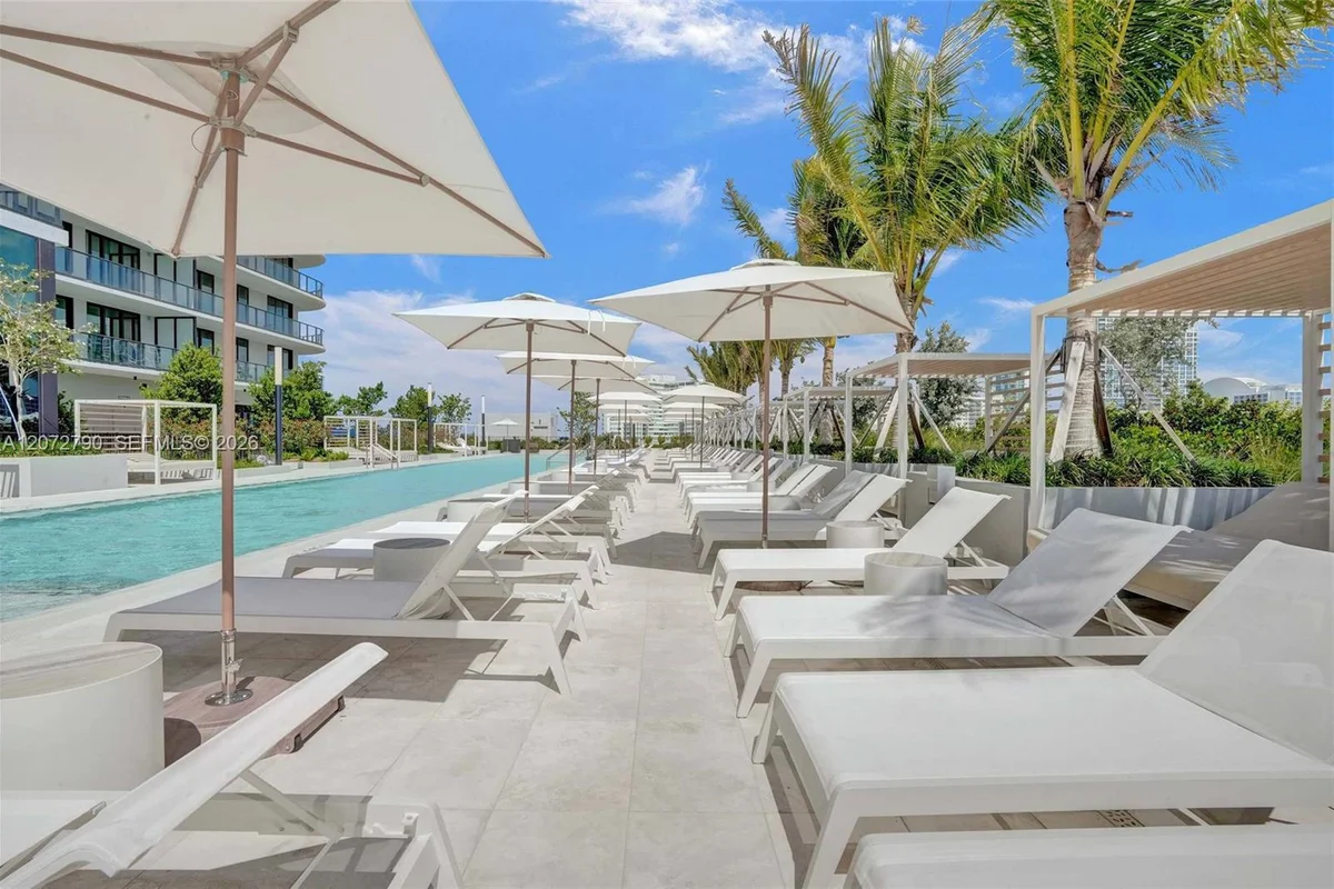 580 72nd St #1012, Miami Beach: photo 1 of 26