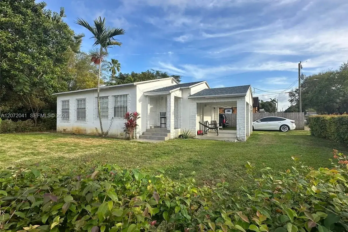 382 NW 82nd St, Miami: photo 1 of 37