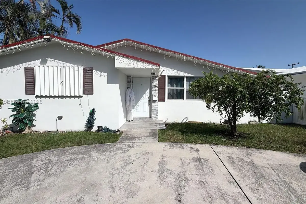 4118 N Circle Dr, Hollywood: photo 1 of 18