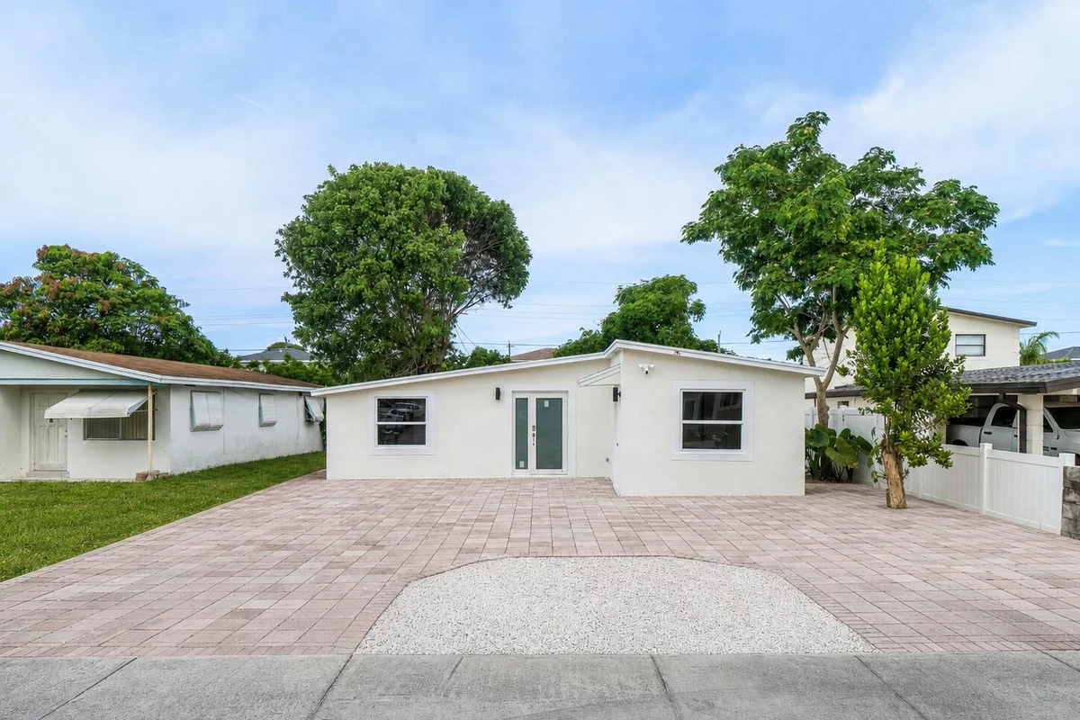 325 SW 8th Ave, Delray Beach: photo 1 of 36