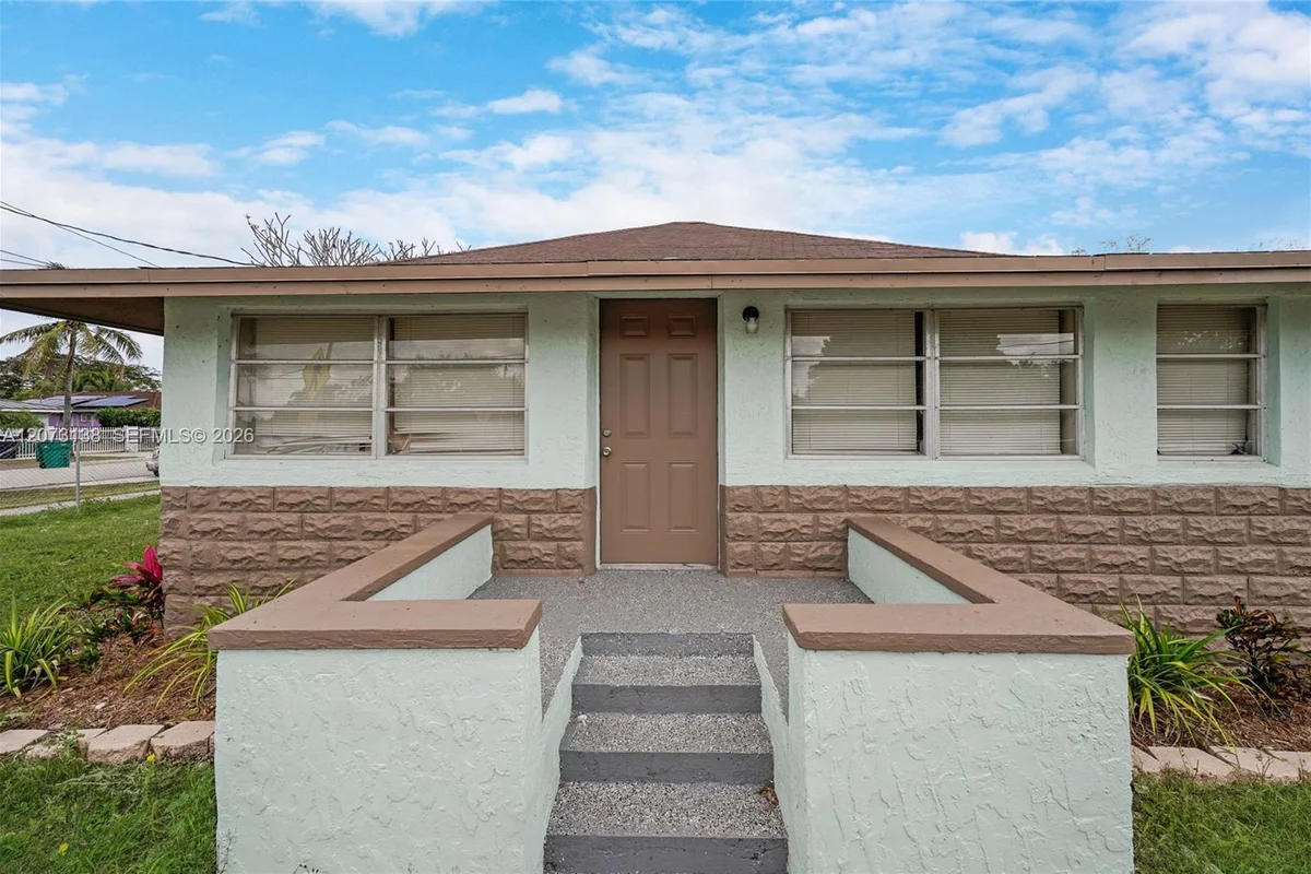 145 NW 6th Ave, Florida City: photo 1 of 53