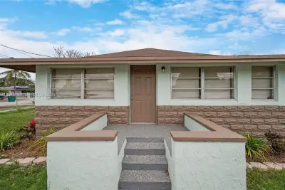 145 NW 6th Ave, Florida City: photo 1 of 53