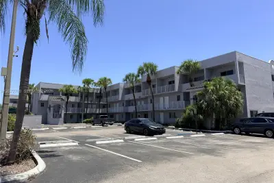 2710 W 76th St #206, Hialeah: photo 1 of 16
