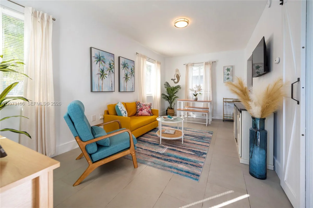 1625 Fletcher St #1, Hollywood: photo 1 of 26