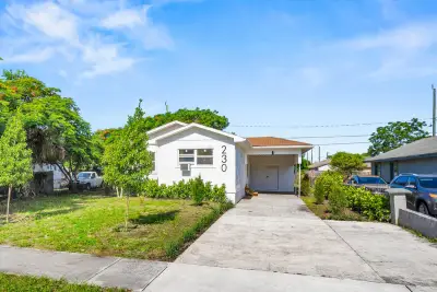 230 SW 6th Ave, Delray Beach: photo 1 of 32