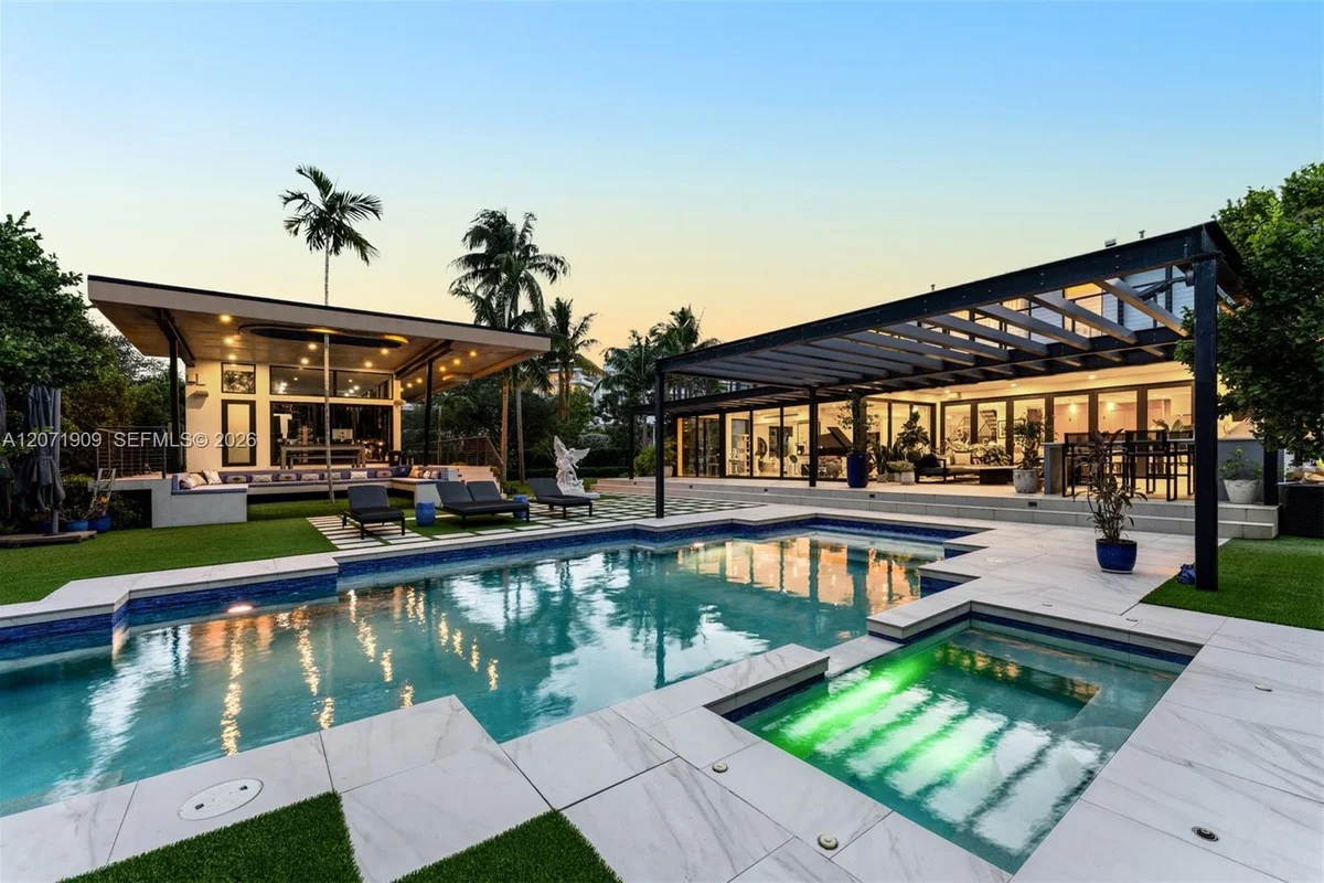 795 Lakeview Dr, Miami Beach: photo 1 of 42