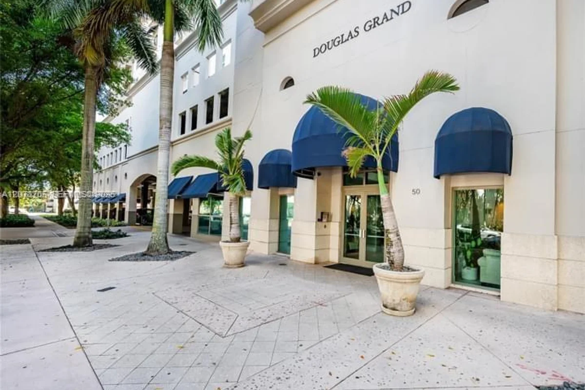 50 Menores Ave #802, Coral Gables: photo 1 of 10