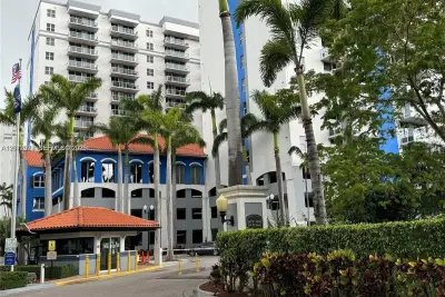 5091 NW 7th St #615, Miami: photo 1 of 37
