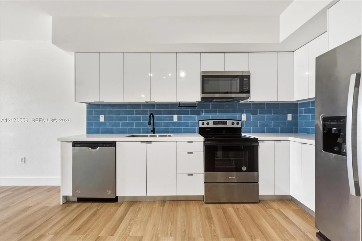 16955 SW 100th Ave #1, Miami: photo 1 of 23