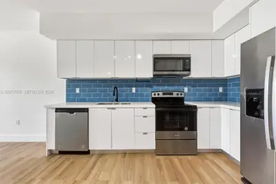 16955 SW 100th Ave #1, Miami: photo 1 of 23