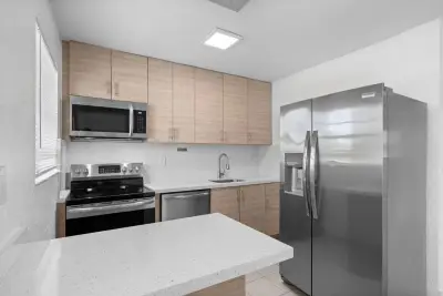 110 SE 2nd St #103, Hallandale Beach: photo 1 of 11