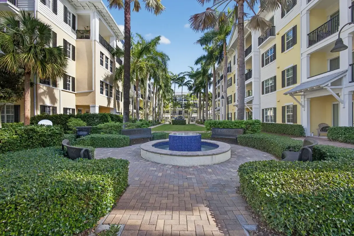 225 S Latitude Cir #402, Delray Beach: photo 1 of 10