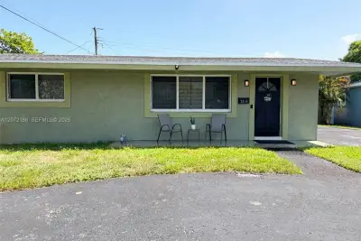 7810 NW 11th Ct, Pembroke Pines: photo 1 of 29