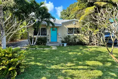 2647 Pierce St, Hollywood: photo 1 of 4