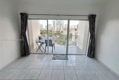 300 Bayview Dr #603, Sunny Isles Beach: photo 1 of 39