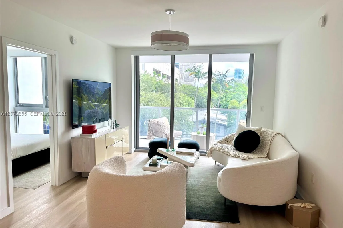 13800 Highland Dr #307, North Miami Beach: photo 1 of 27