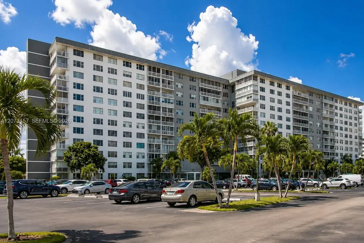 3800 Hillcrest Dr #315, Hollywood: photo 1 of 26