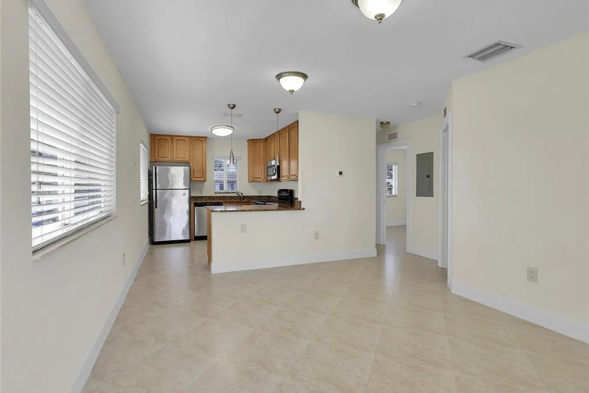 410 SW 15th St #207, Pompano Beach: photo 1 of 10