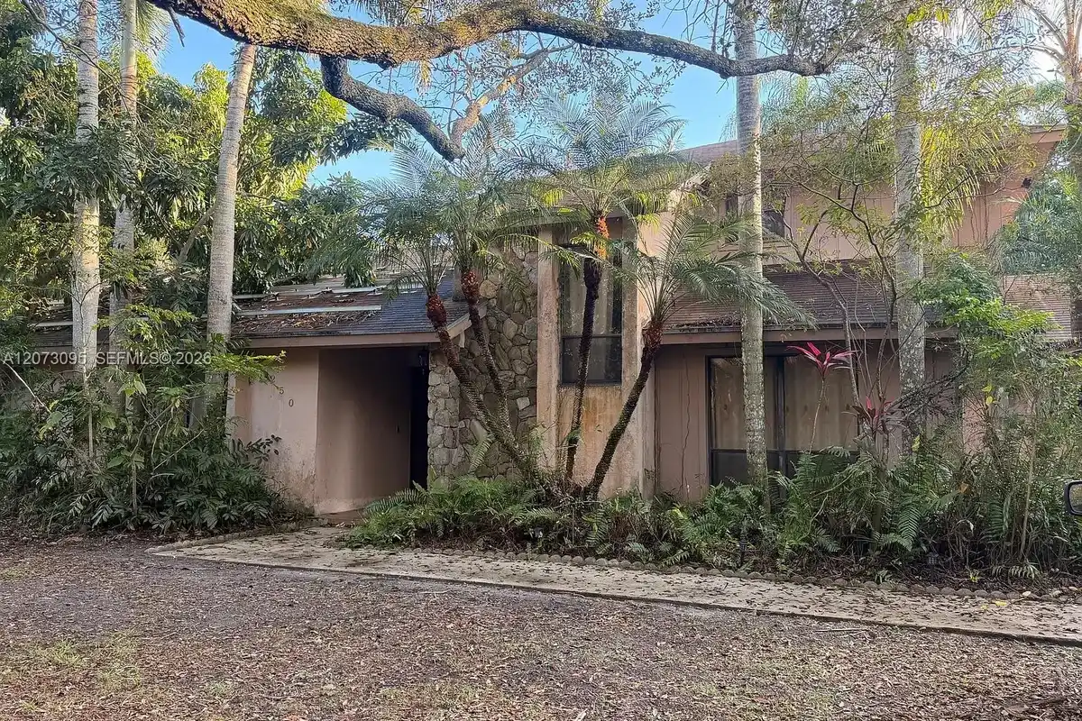 8250 SW 116th St, Miami: photo 1 of 6