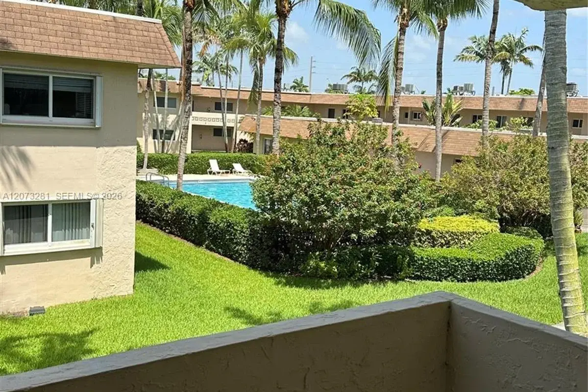 14500 SW 88th Ave #220, Palmetto Bay: photo 1 of 12