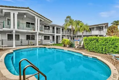 4001 NE 21st Ave #203, Fort Lauderdale: photo 1 of 11