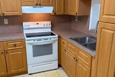 1830 SW 81st Ave #4211, North Lauderdale: photo 1 of 14