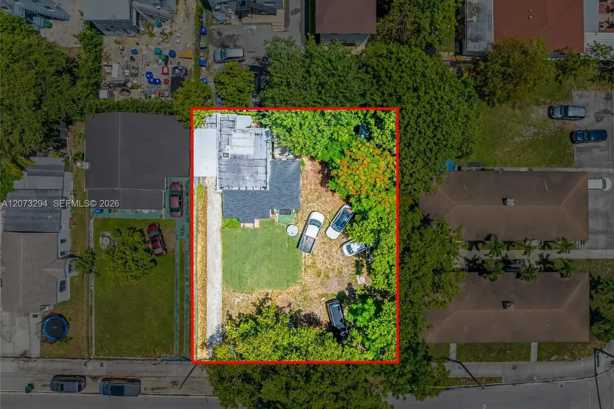 1027 NW 29th St, Miami: photo 1 of 28